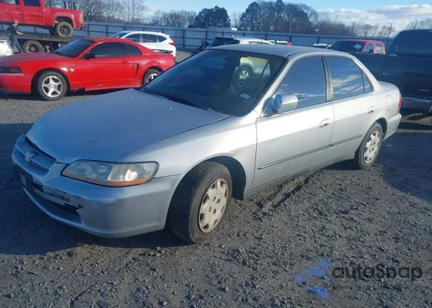 2000 Honda Accord 2.3 Lx from USA, damaged, VIN 1HGCG5648YA030970
